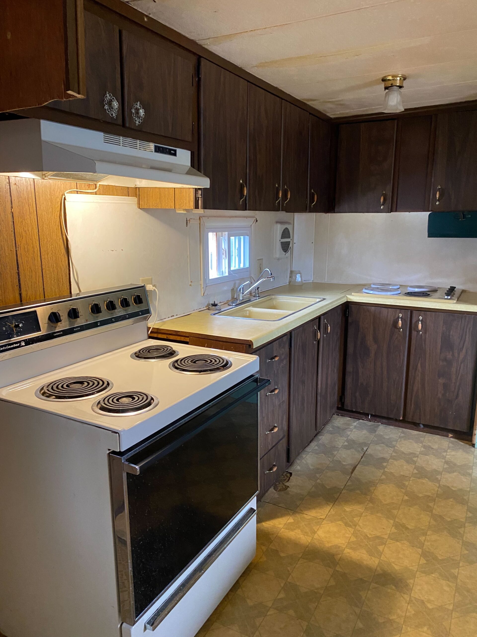 Cozy 1-bedroom, 1-bathroom home in Berne Mobile Home Park with bright living spaces and a woody-like interior