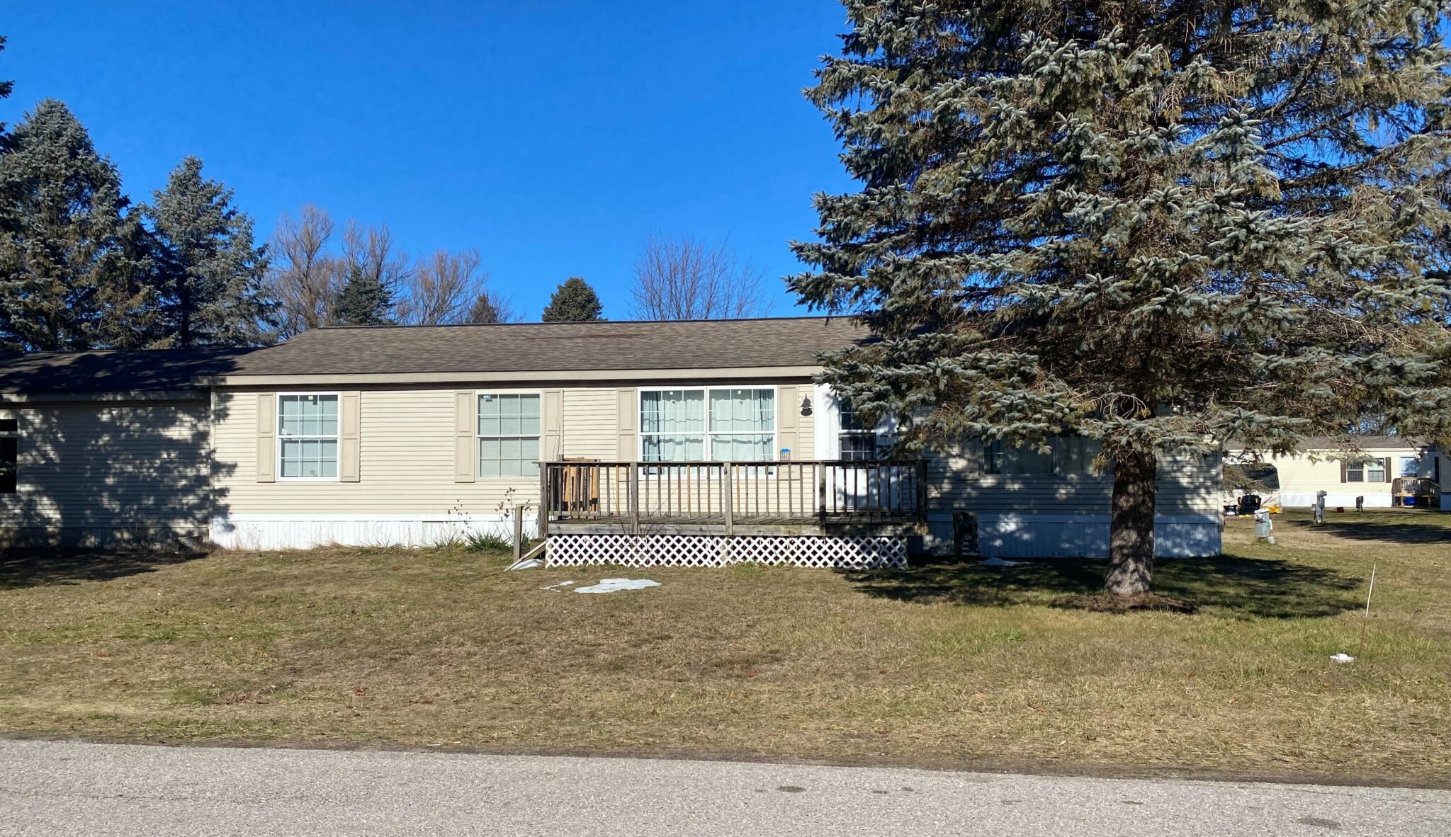 Ludington Mobile Home Park in Michigan with well-maintained mobile homes and lush surroundings