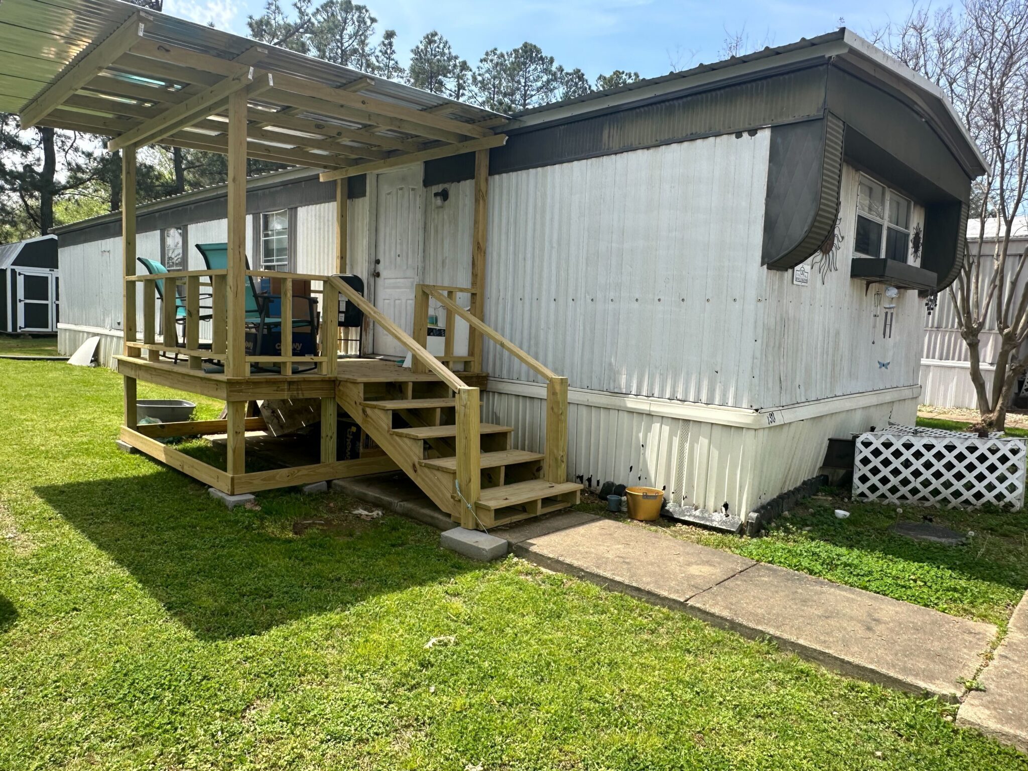 Smithville Mobile Home Park in Tennessee with well-maintained mobile homes and lush, scenic surroundings