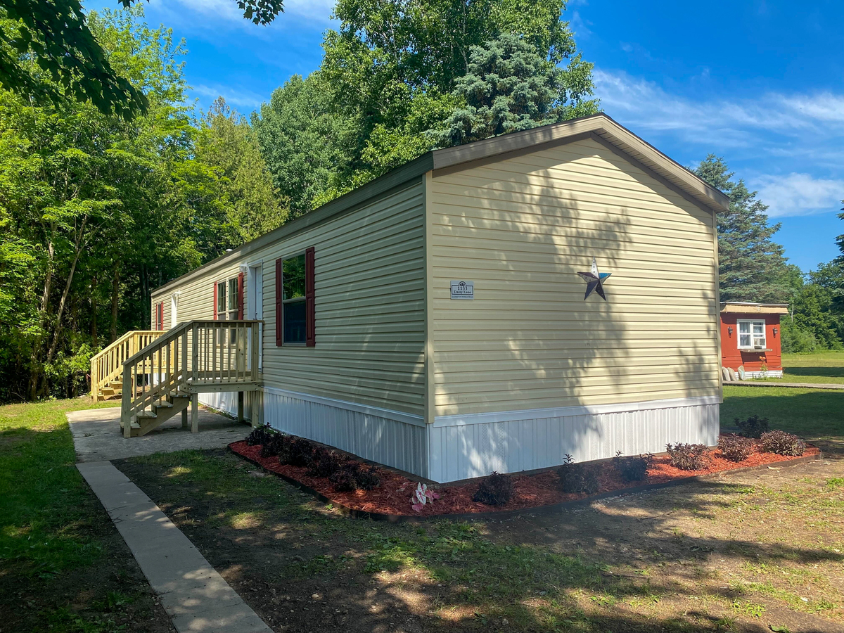 New 2-bedroom and 3-bedroom homes for rent or sale in Eastside Mobile Home Park with bright living spaces and modern interiors.