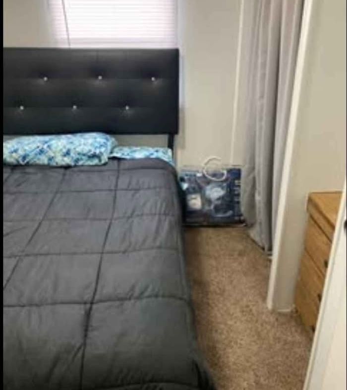 700
