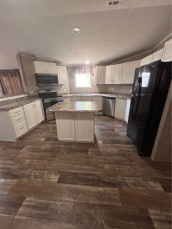 740836251_27405193512463674_9081698021342514322_n 3 BE/2 BA Home for Rent | Lot #98
